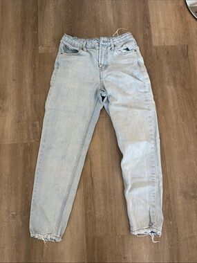 Light Wash High-Rise Relaxed mom Jeans